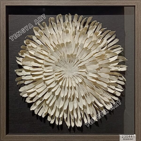 Arte de pared con flores apiladas de corteza en varias capas