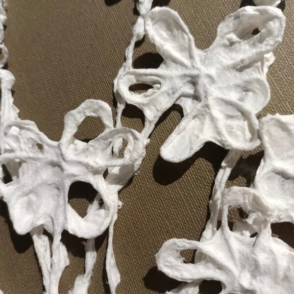 ⁦Paper White Floral Wall Art⁩ - الصورة ⁦2⁩
