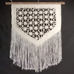 Colgante de papel bohemio en macramé